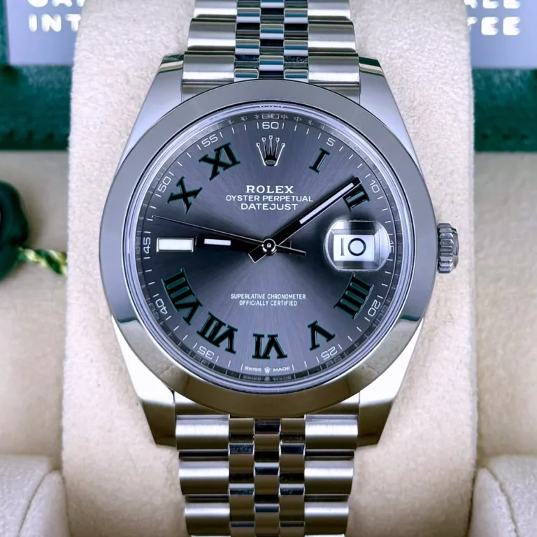 Gri Wimbledon kadranlı, düz lünetli Rolex Datejust 41