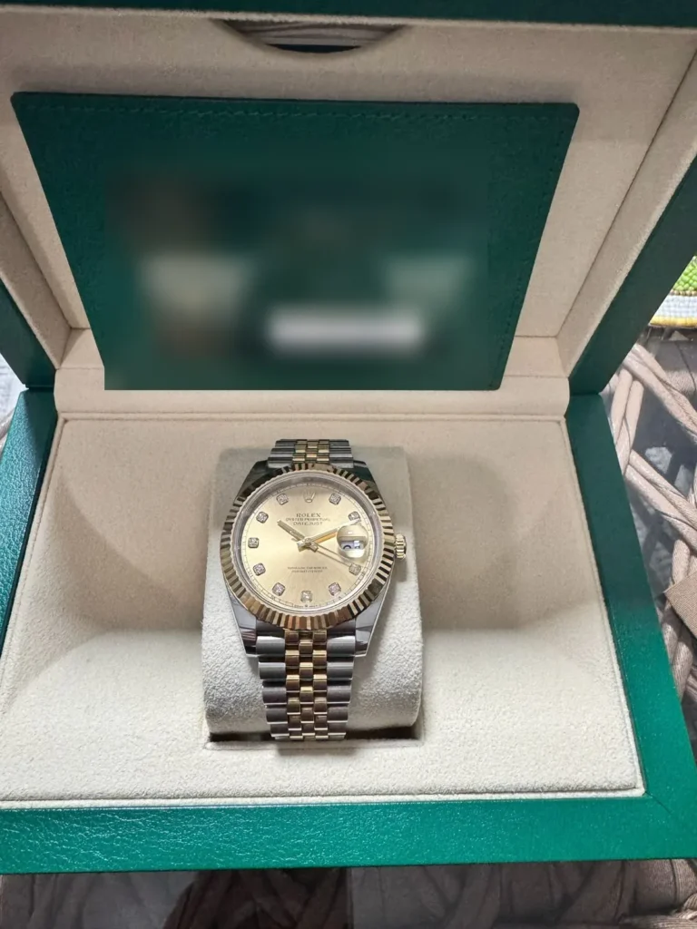 Kutusunda çelik-altın Rolex Datejust, şampanya kadran ve garanti kartı
