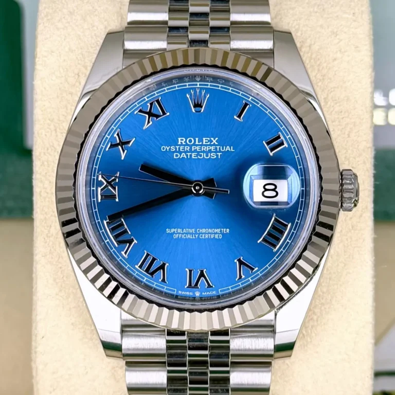 Mavi Roma rakamlı kadranlı Rolex Datejust ve Jubilee bilezik, yakın çekim