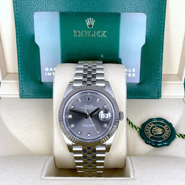 Rolex Datejust, kutusu, garanti kartı kılıfı ve etiketiyle