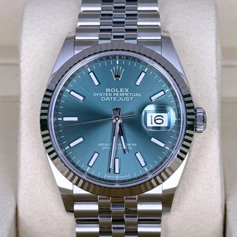 Yeşil kadranlı Rolex Datejust, tırtıklı lünet ve Jubilee bilezik