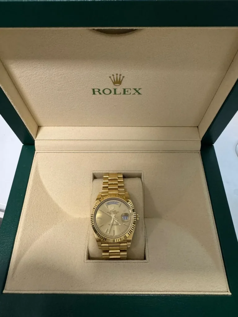 Kutusunda sarı altın Rolex Day-Date