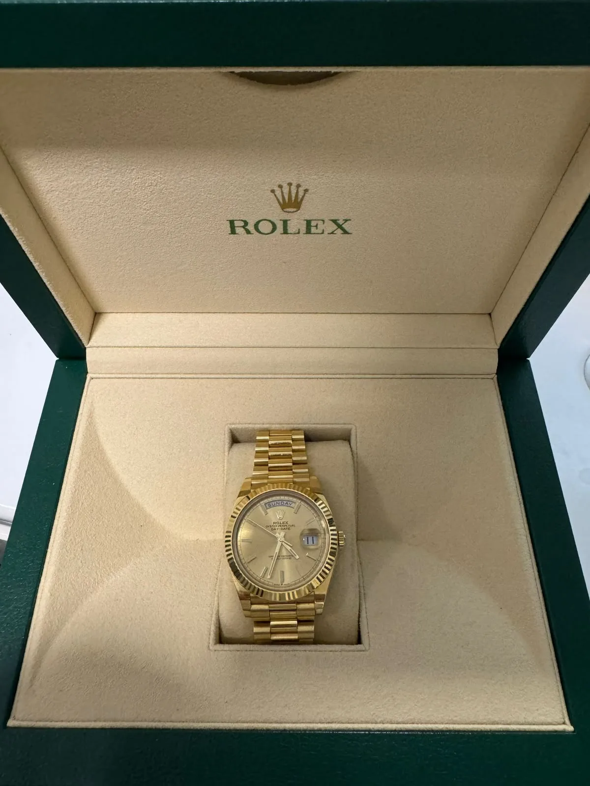 Kutusunda sarı altın Rolex Day-Date