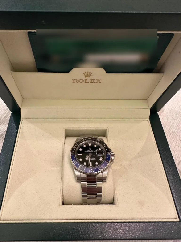 Orijinal kutusunda siyah-mavi lünetli Rolex GMT-Master II